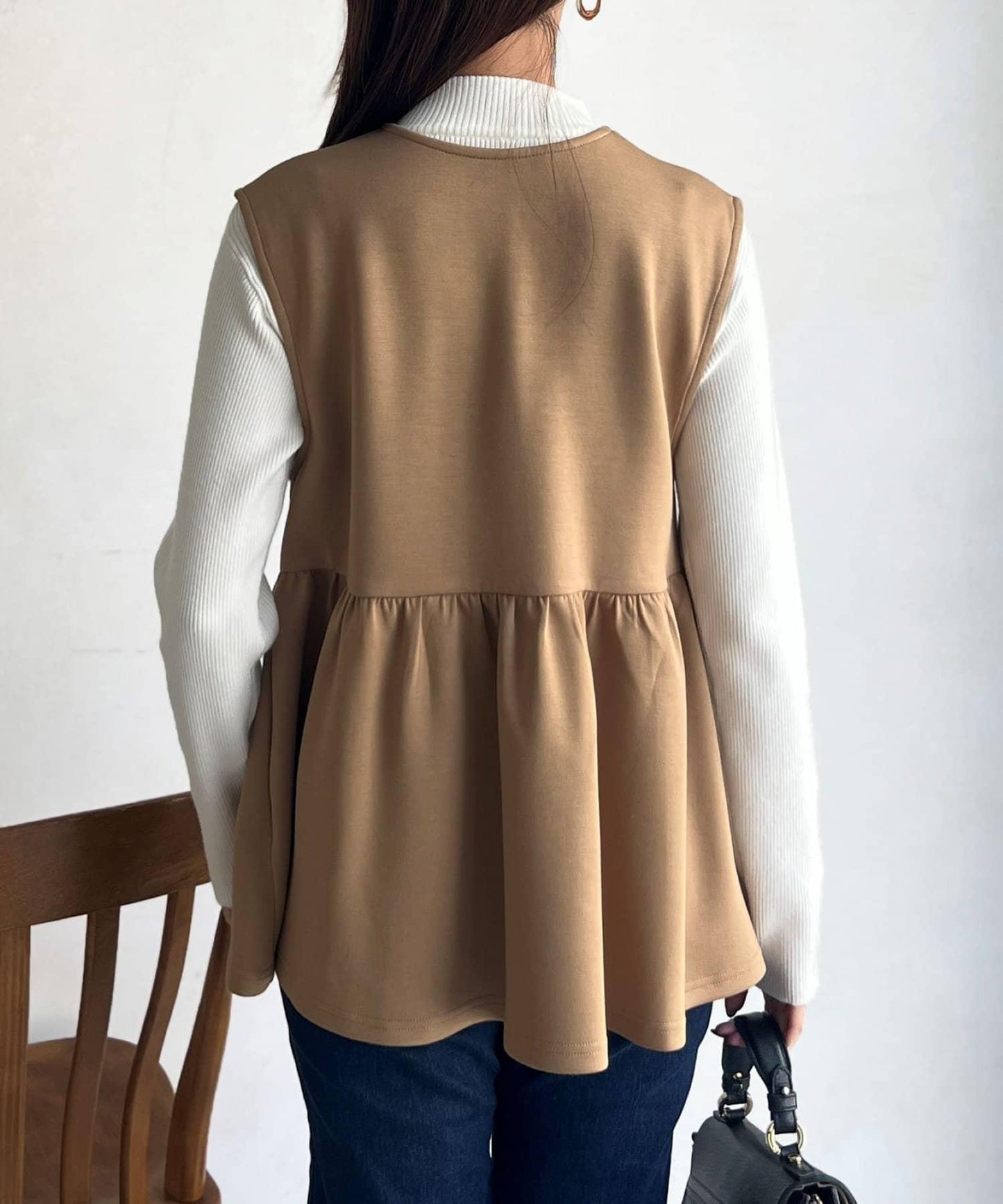 荷葉邊背心×針織套頭衫