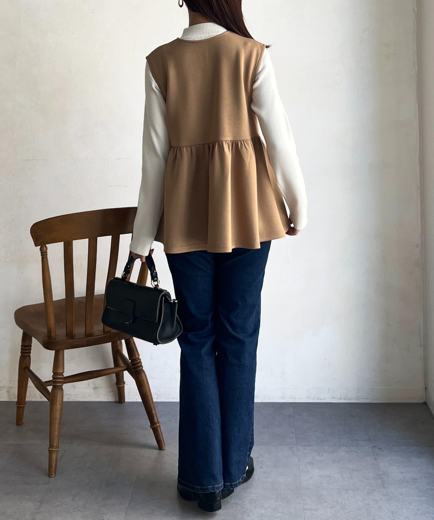 荷葉邊背心×針織套頭衫