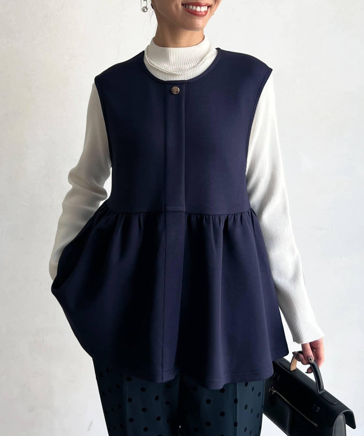 荷葉邊背心×針織套頭衫