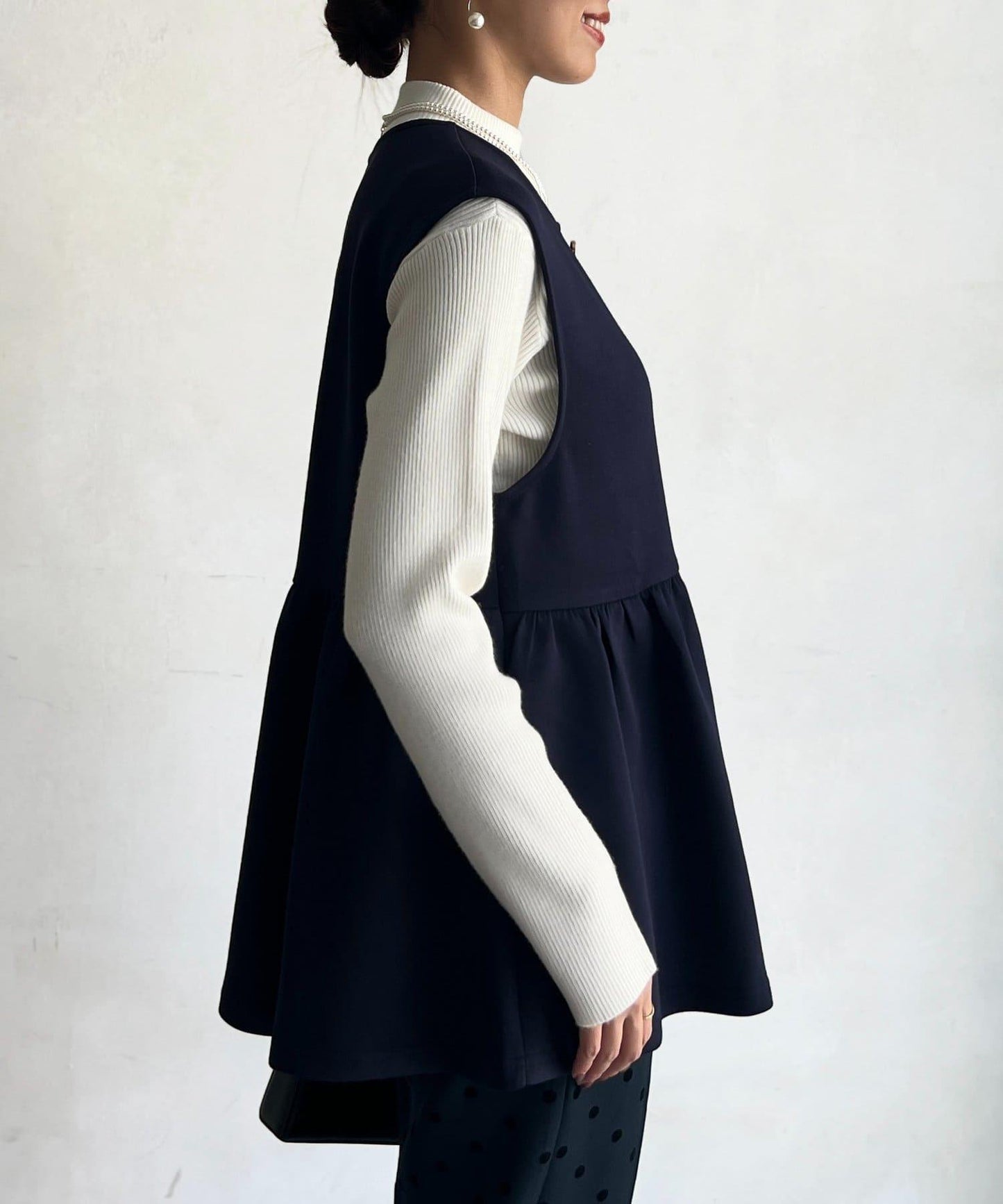 荷葉邊背心×針織套頭衫