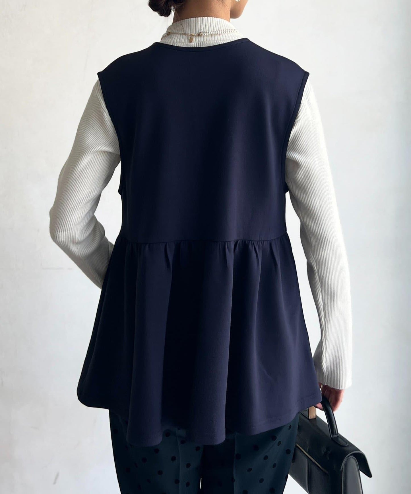 荷葉邊背心×針織套頭衫