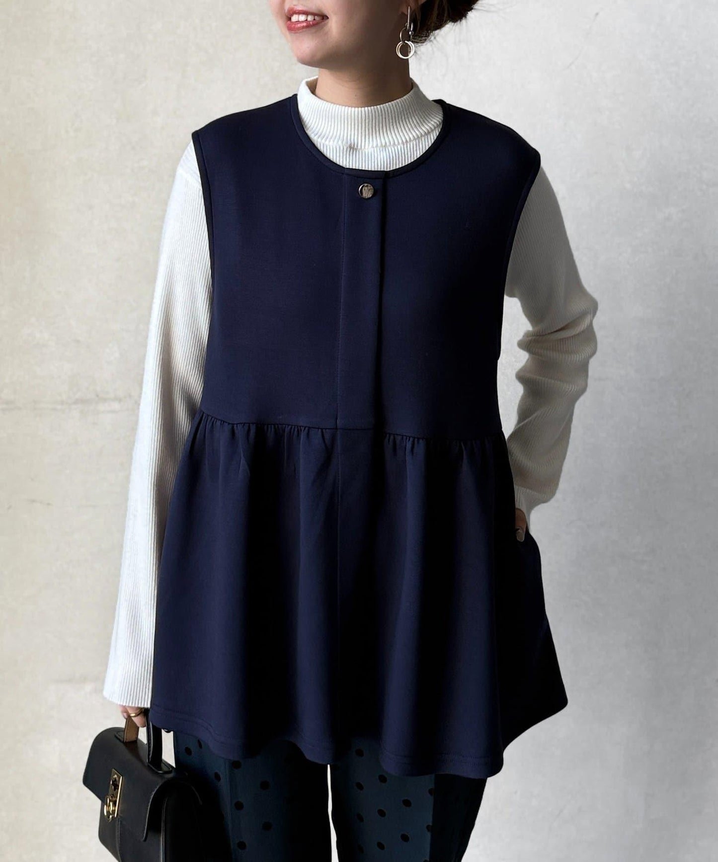 荷葉邊背心×針織套頭衫