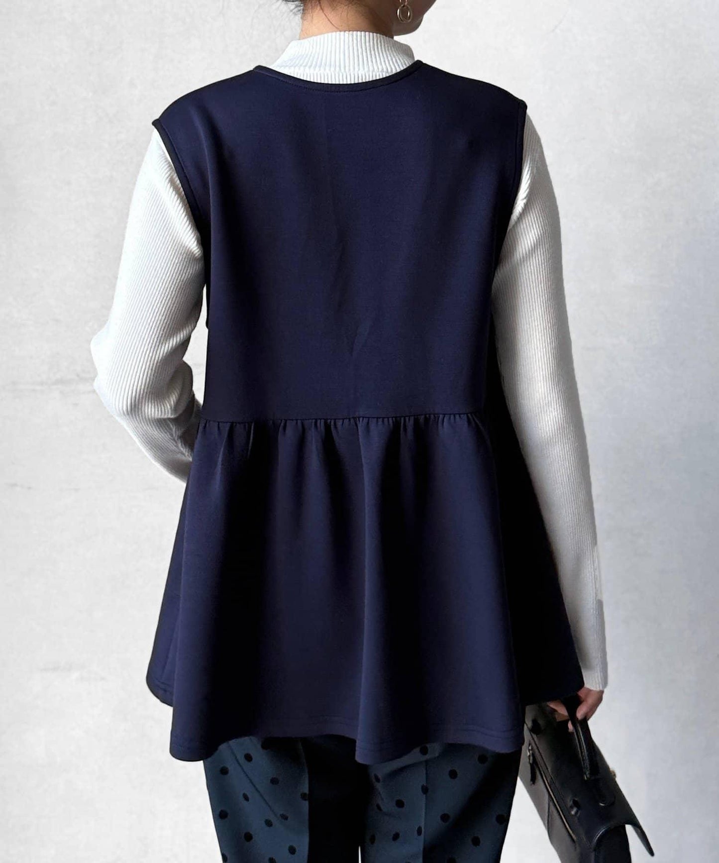 荷葉邊背心×針織套頭衫