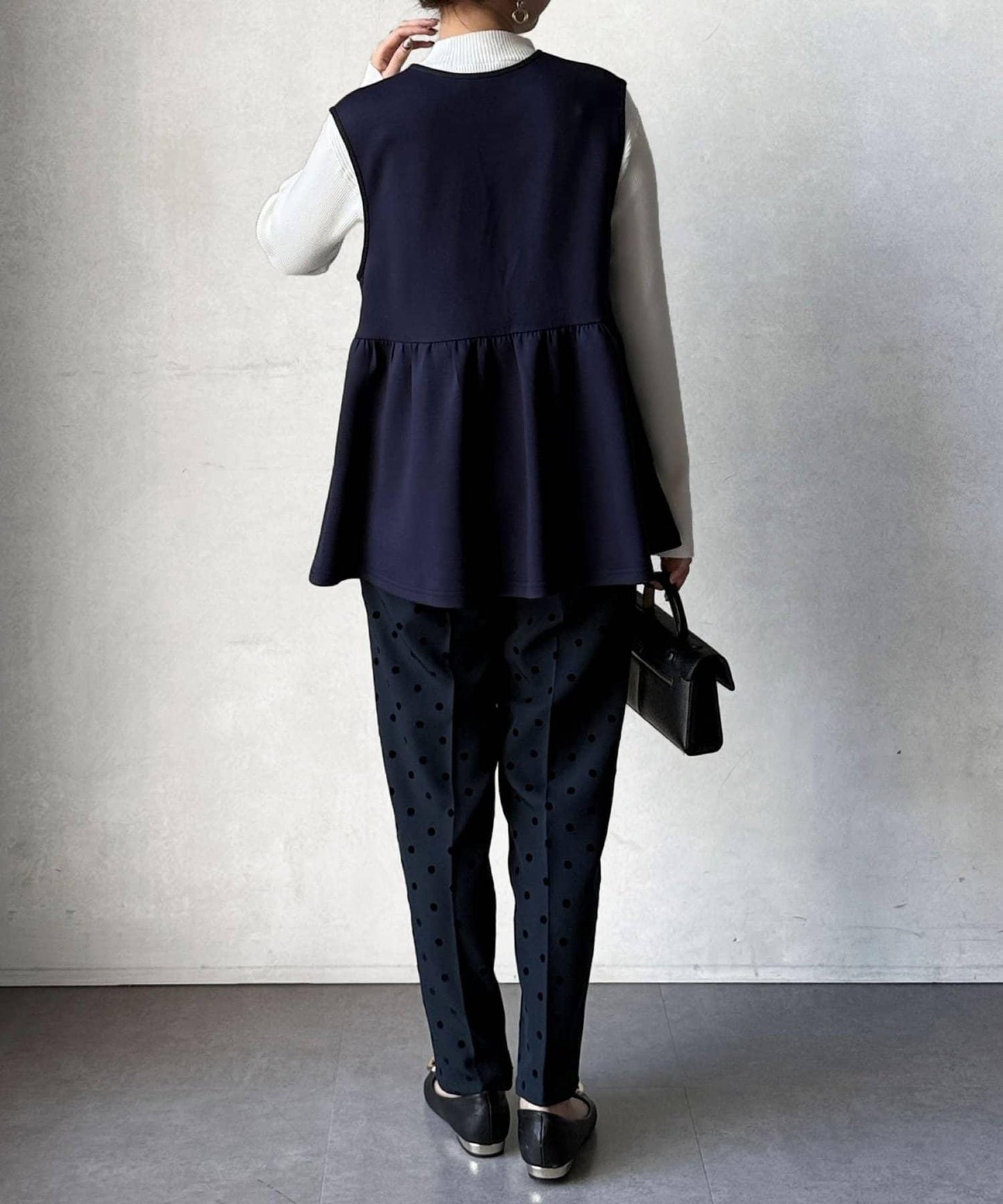 荷葉邊背心×針織套頭衫