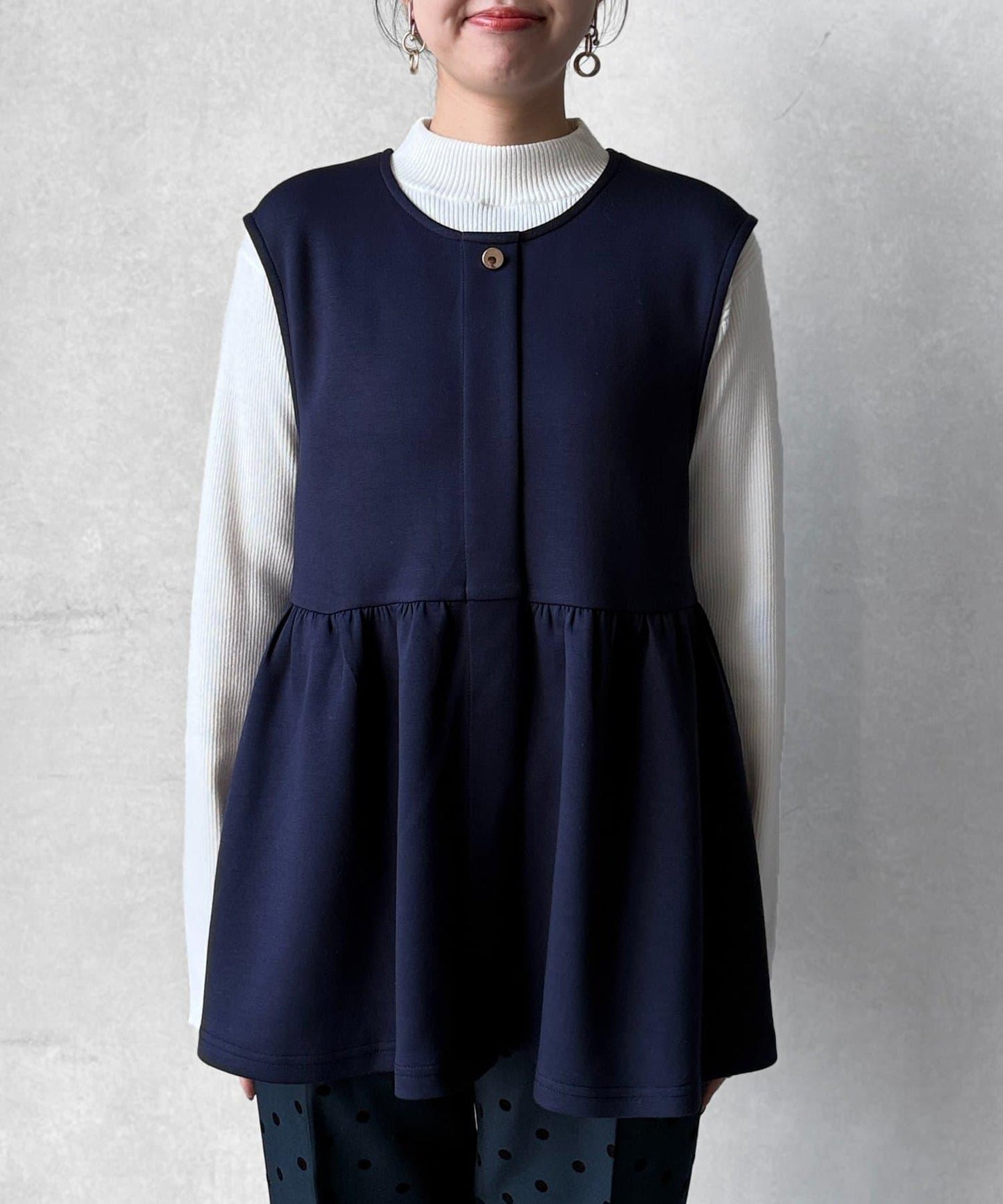 荷葉邊背心×針織套頭衫