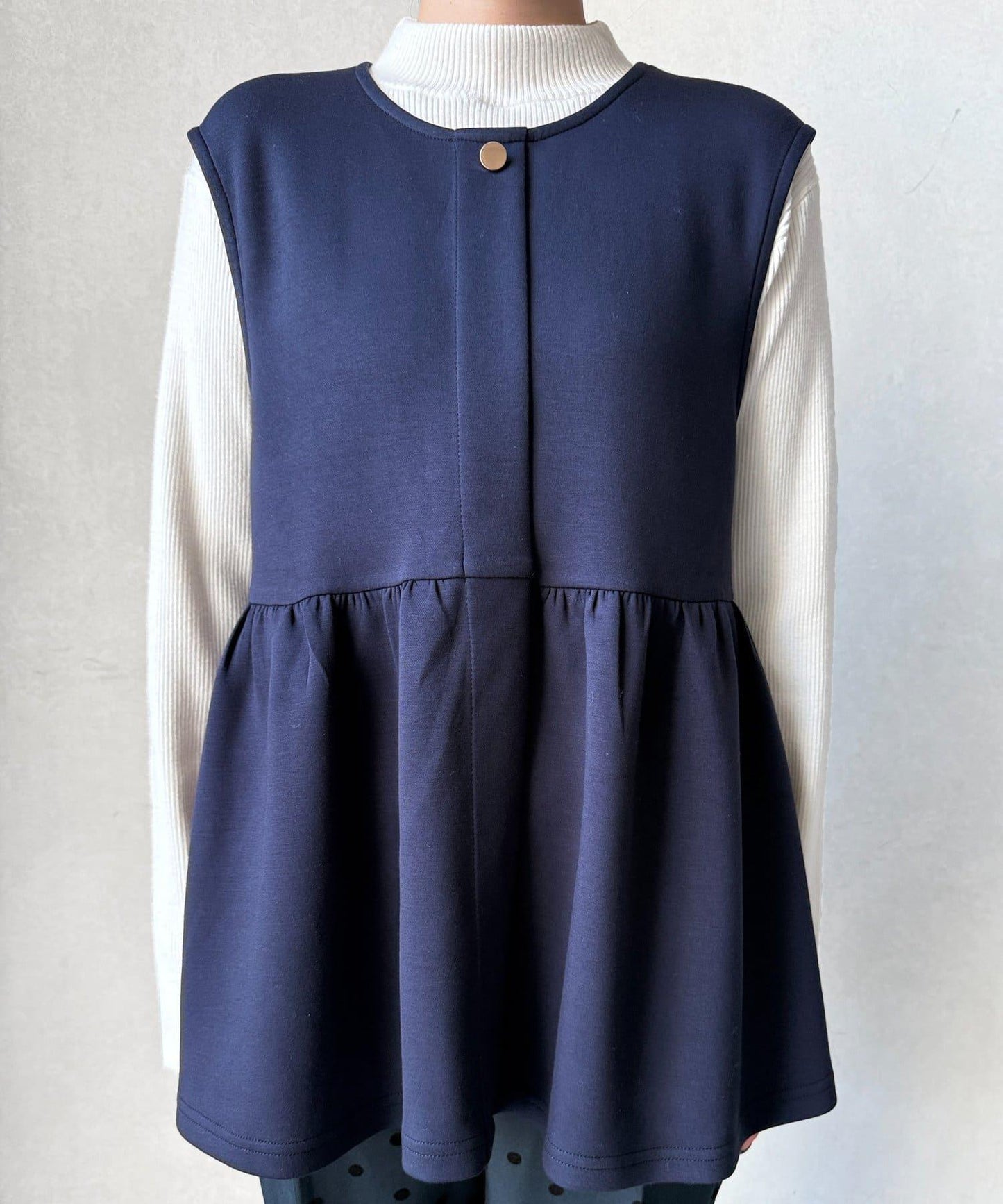 荷葉邊背心×針織套頭衫