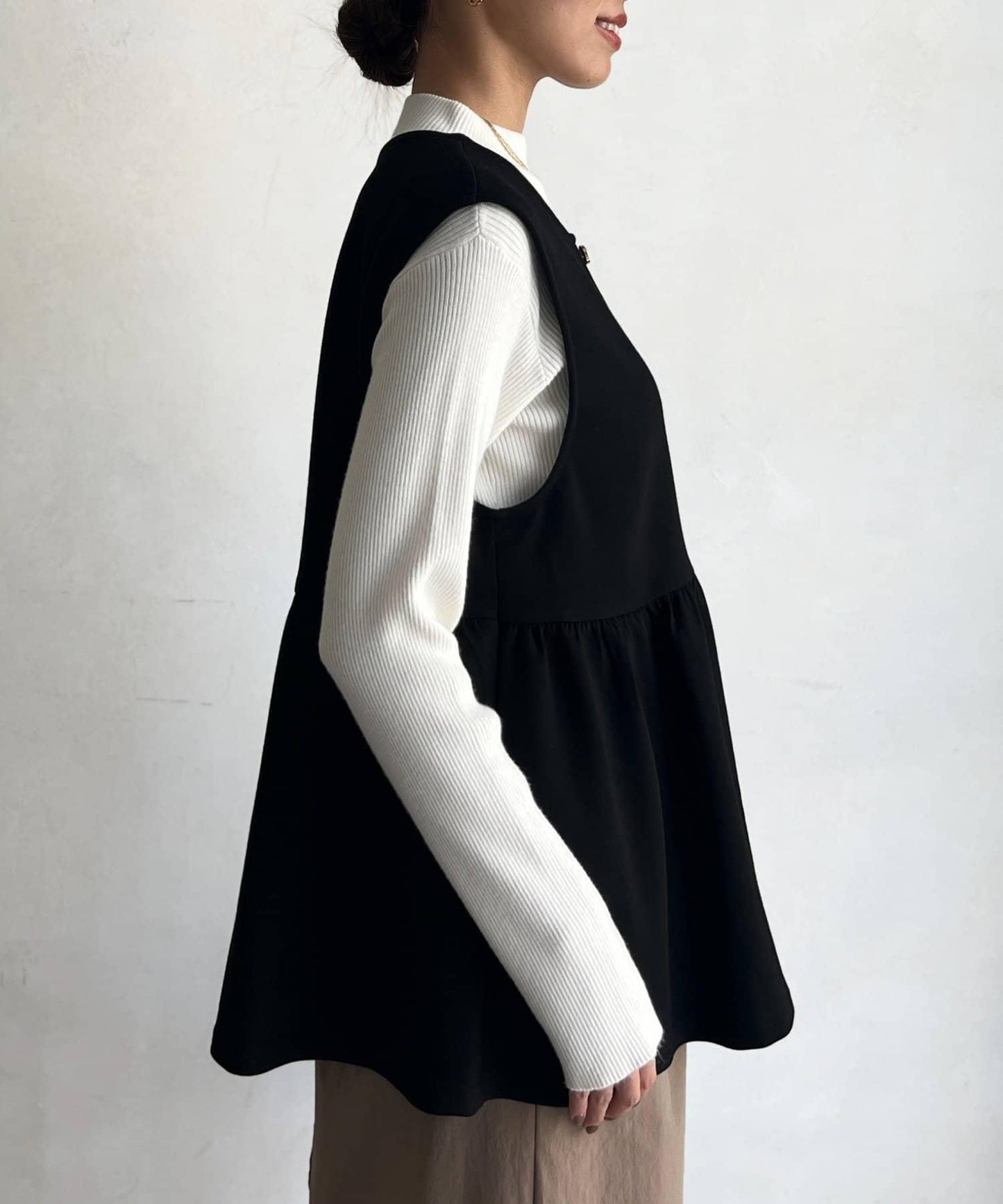 荷葉邊背心×針織套頭衫