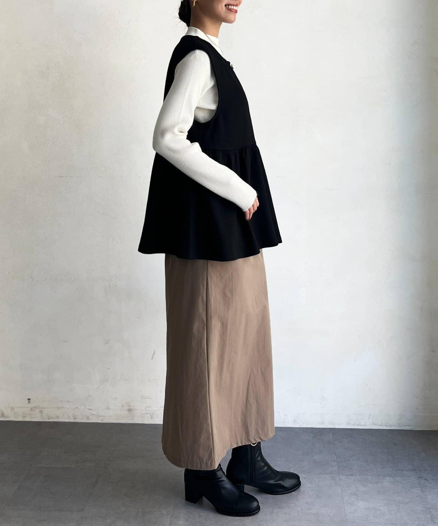 荷葉邊背心×針織套頭衫