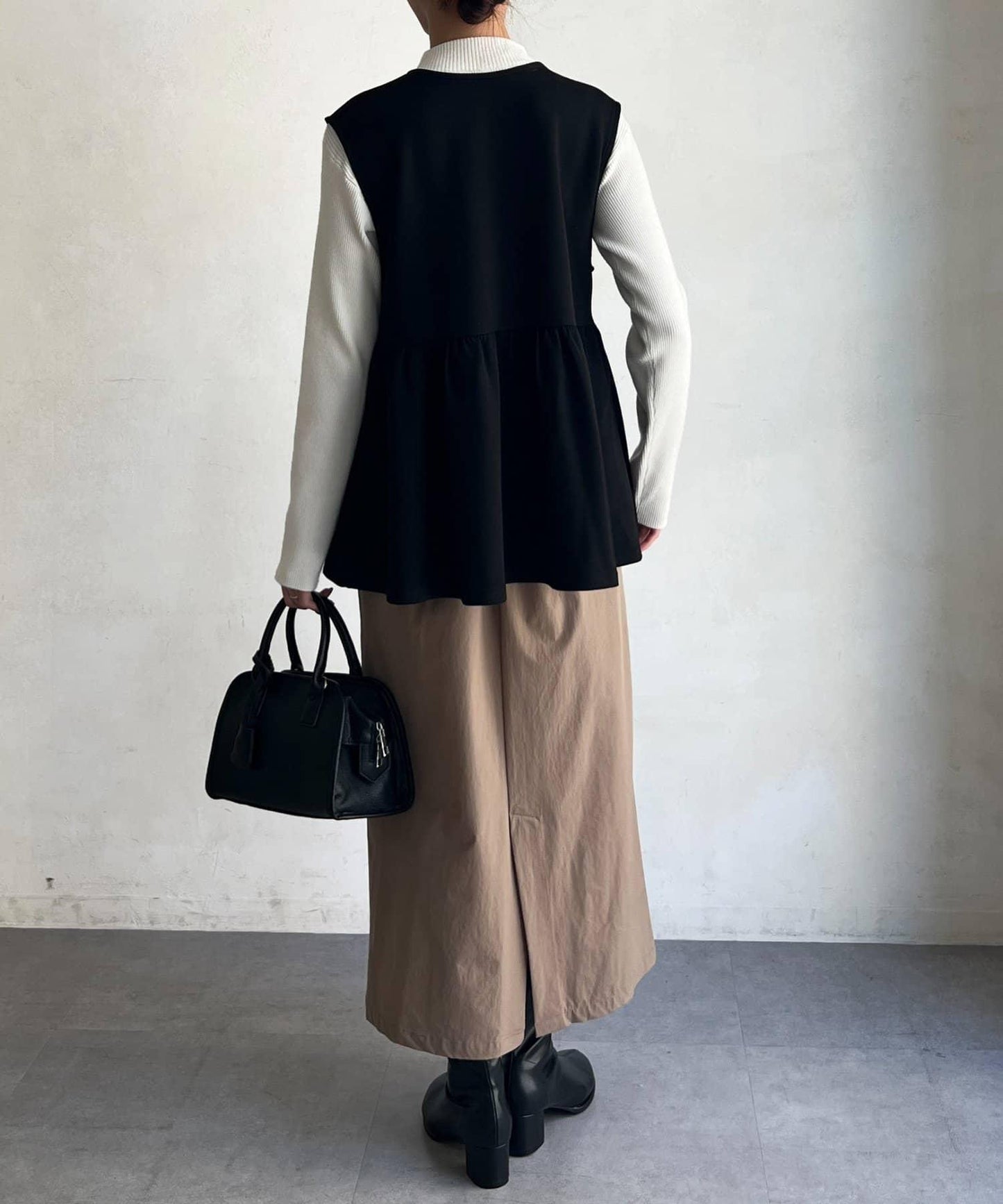 荷葉邊背心×針織套頭衫