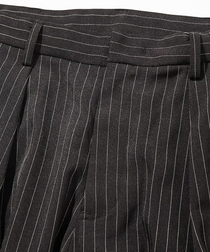 寬鬆版型桶形西裝褲