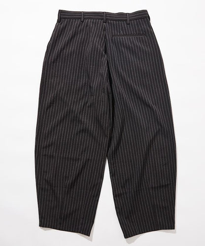 寬鬆版型桶形西裝褲