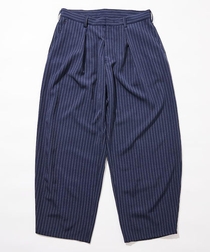 寬鬆版型桶形西裝褲