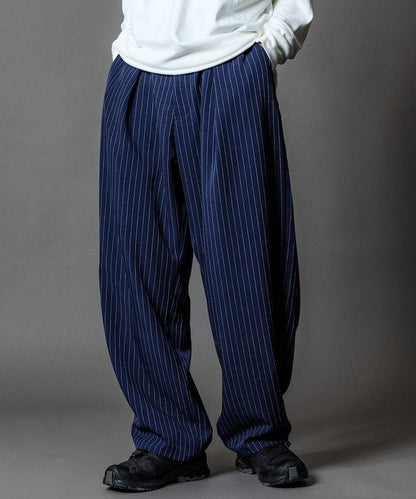 寬鬆版型桶形西裝褲