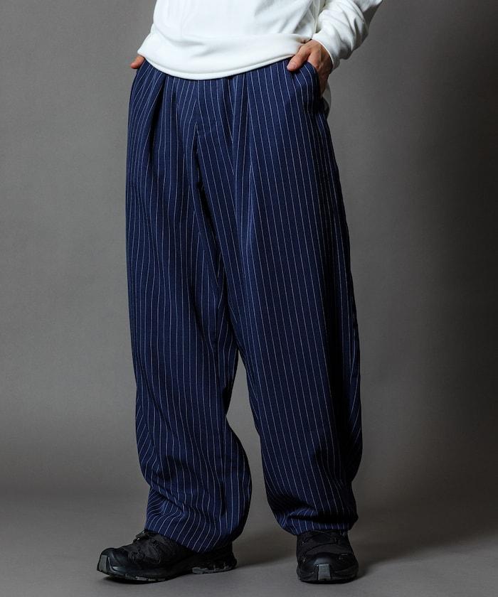 寬鬆版型桶形西裝褲