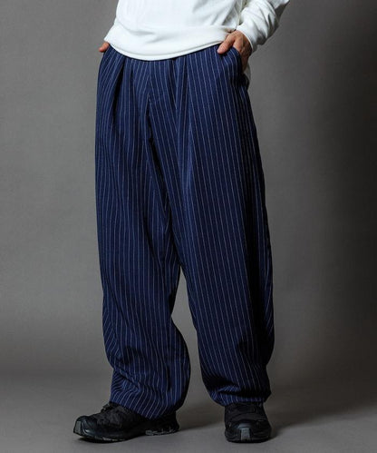 寬鬆版型桶形西裝褲