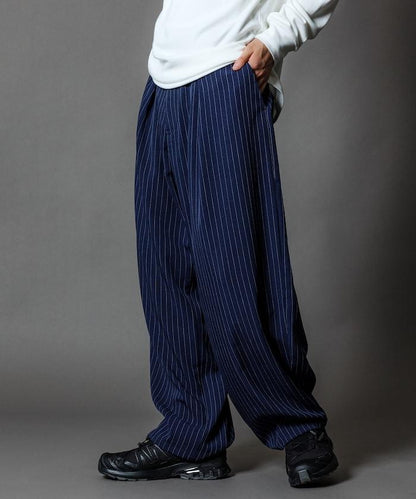 寬鬆版型桶形西裝褲