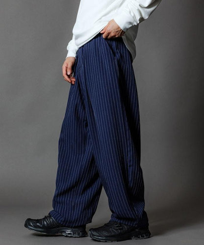 寬鬆版型桶形西裝褲