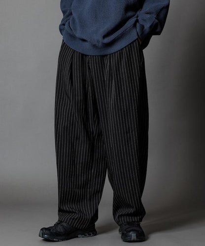 寬鬆版型桶形西裝褲