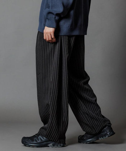 寬鬆版型桶形西裝褲