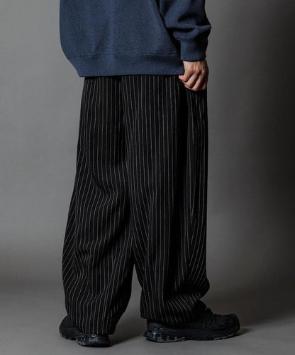 寬鬆版型桶形西裝褲