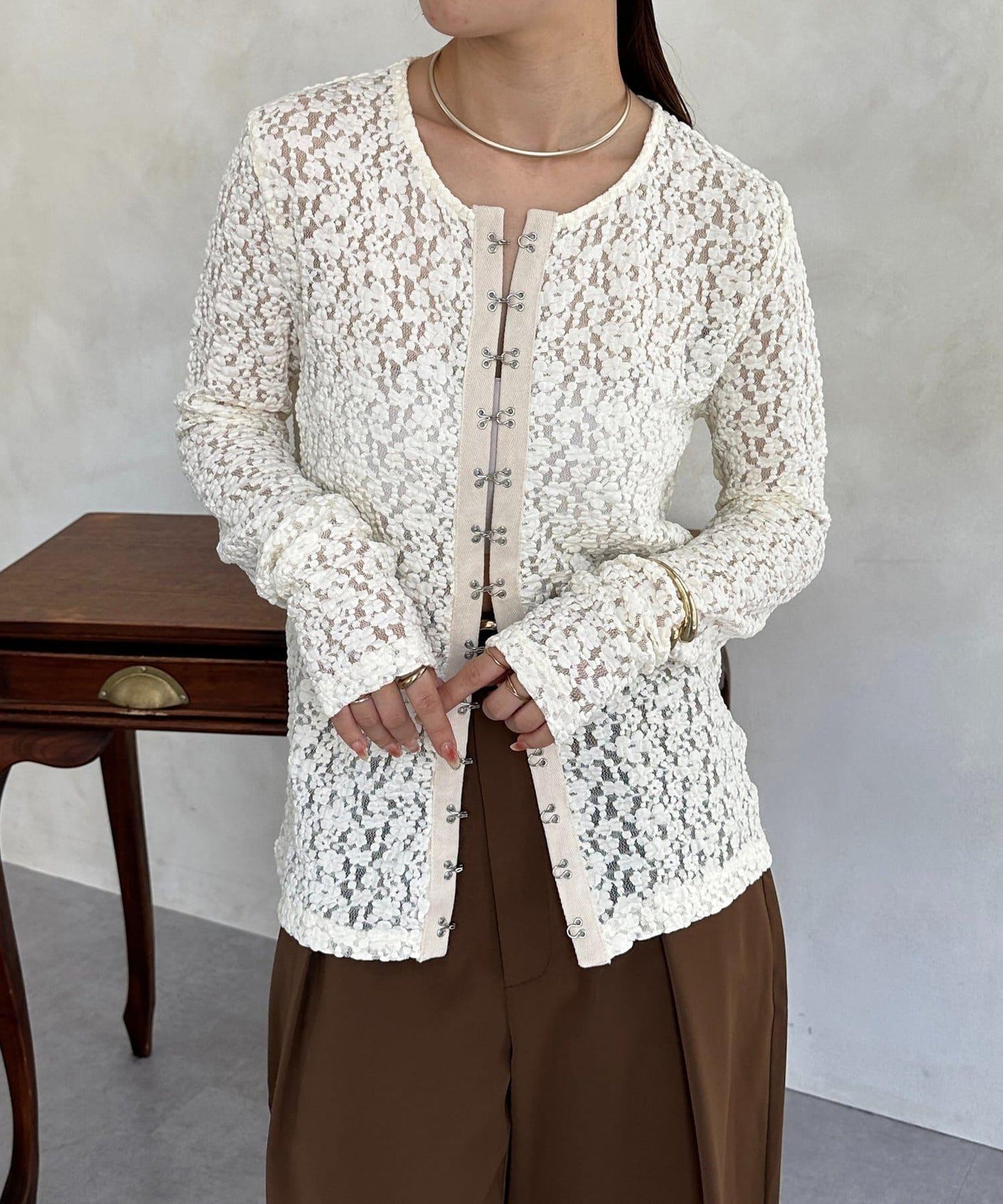 前扣蕾絲套頭衫