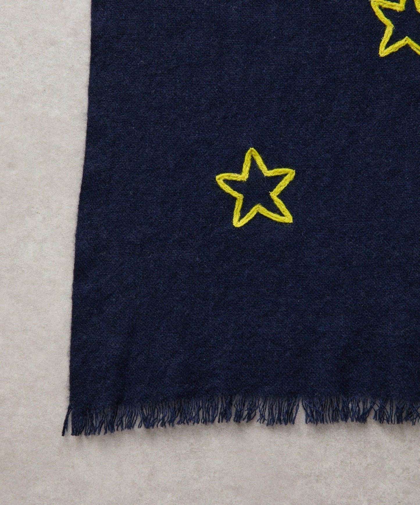 《CITRUS》星星圖案刺繡圍巾