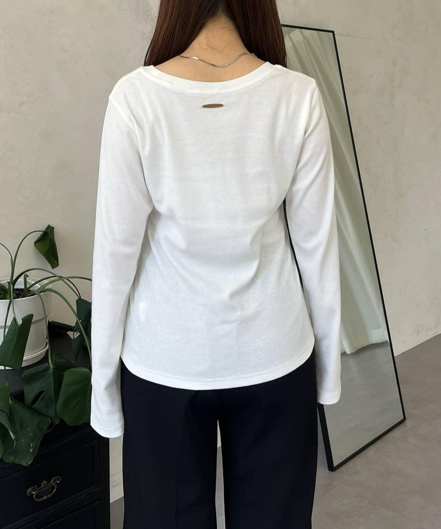 【可選領型】背部金屬裝飾羅紋長袖T恤