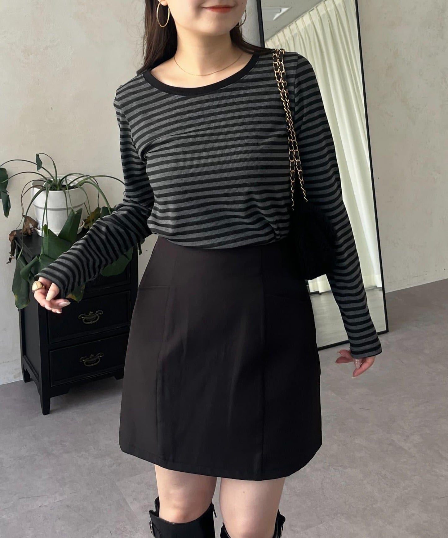 背部金屬條紋羅紋長袖T恤