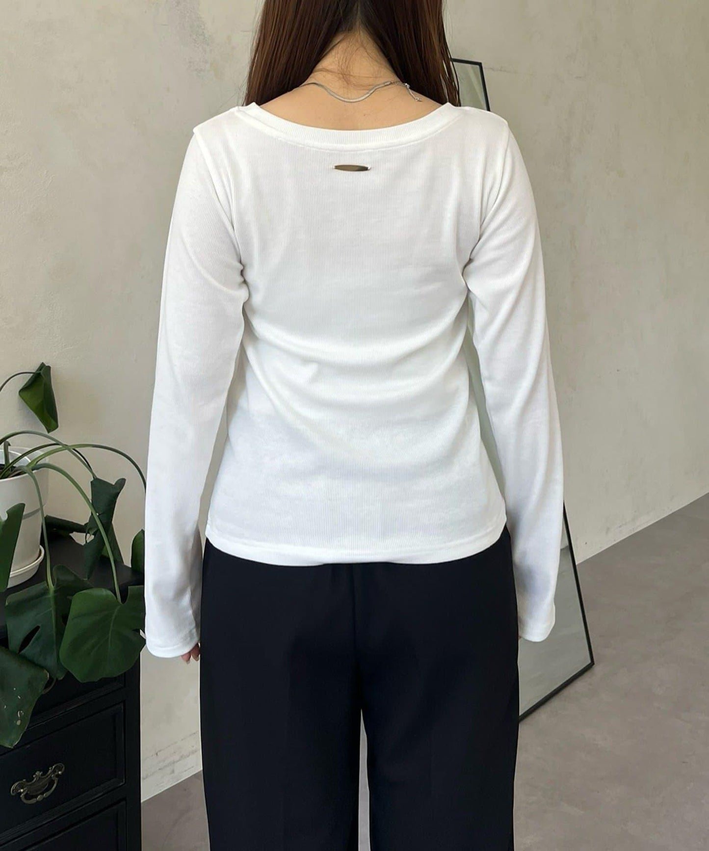 【可選領型】背部金屬裝飾羅紋長袖T恤