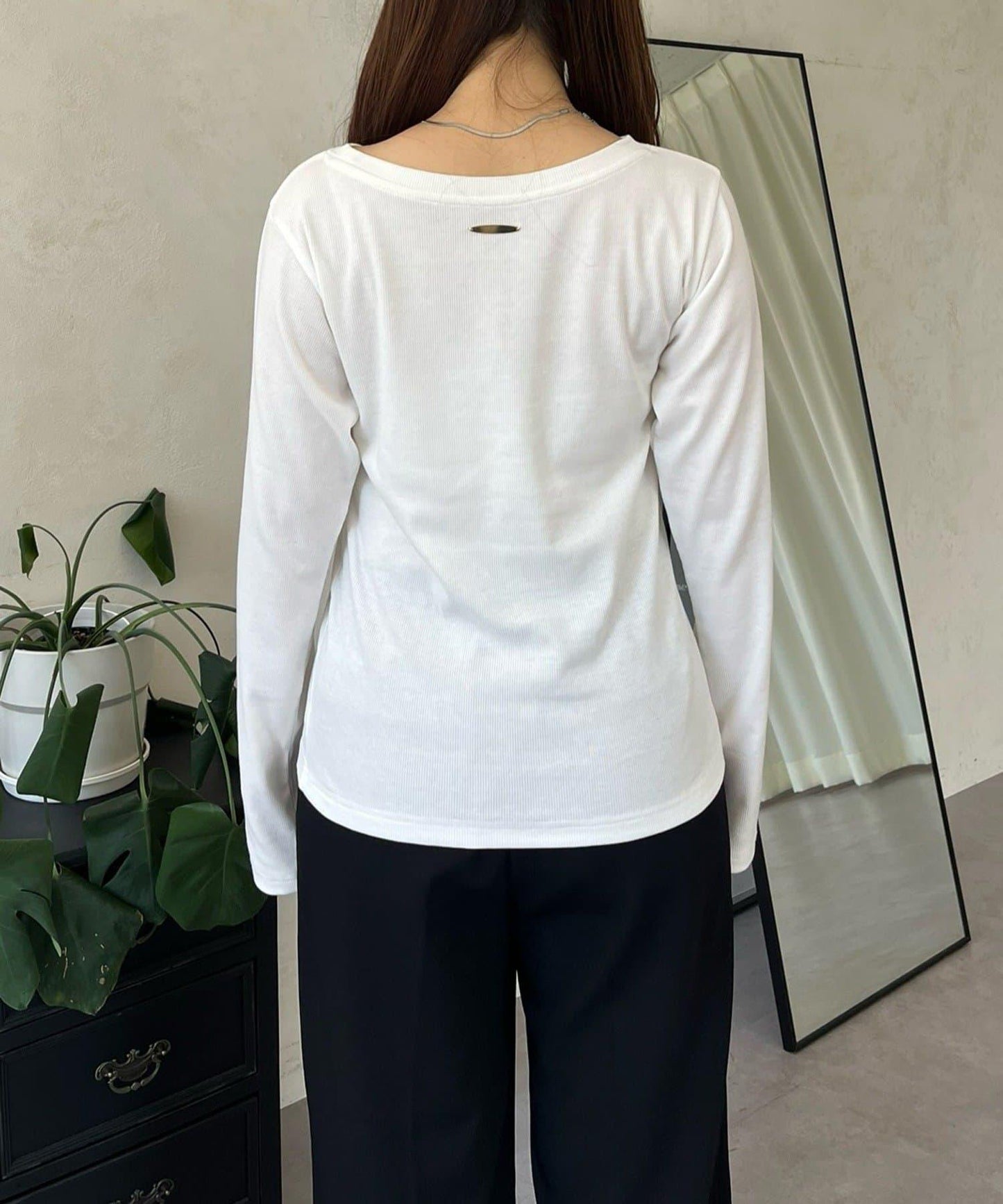 【可選領型】背部金屬裝飾羅紋長袖T恤