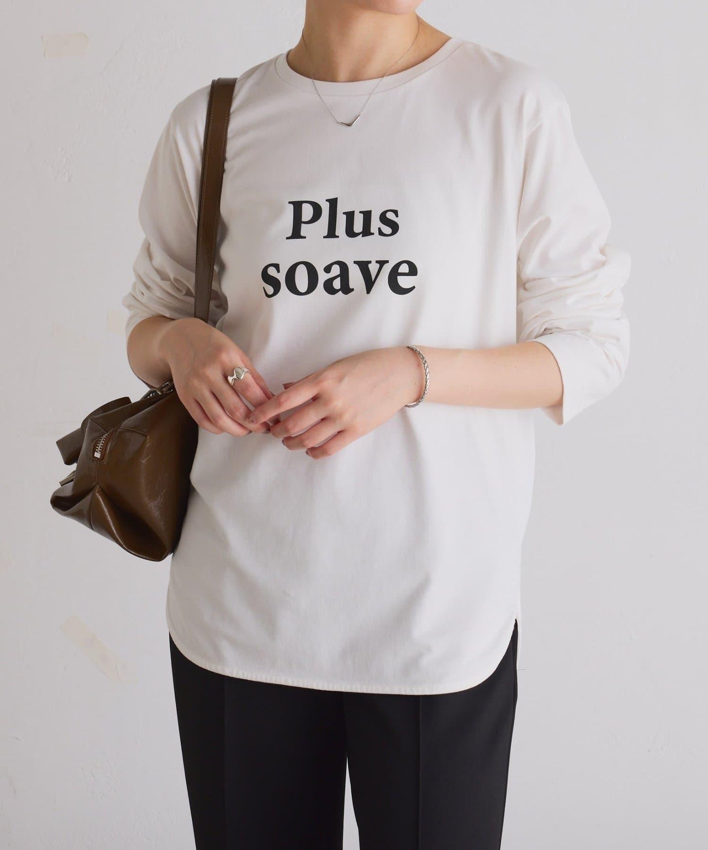 【臀部周圍遮蓋】plus soave標誌長袖T恤