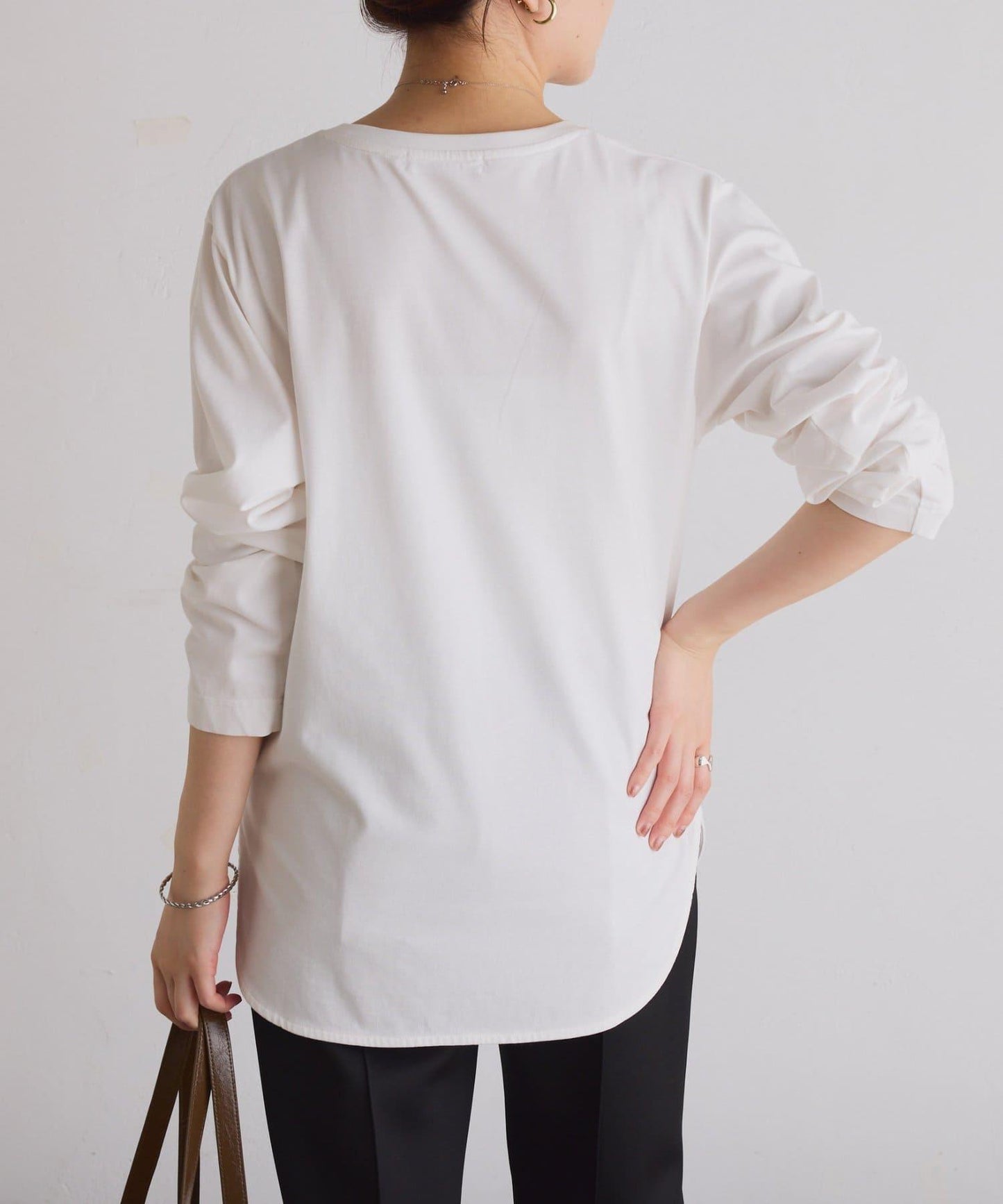 【臀部周圍遮蓋】plus soave標誌長袖T恤