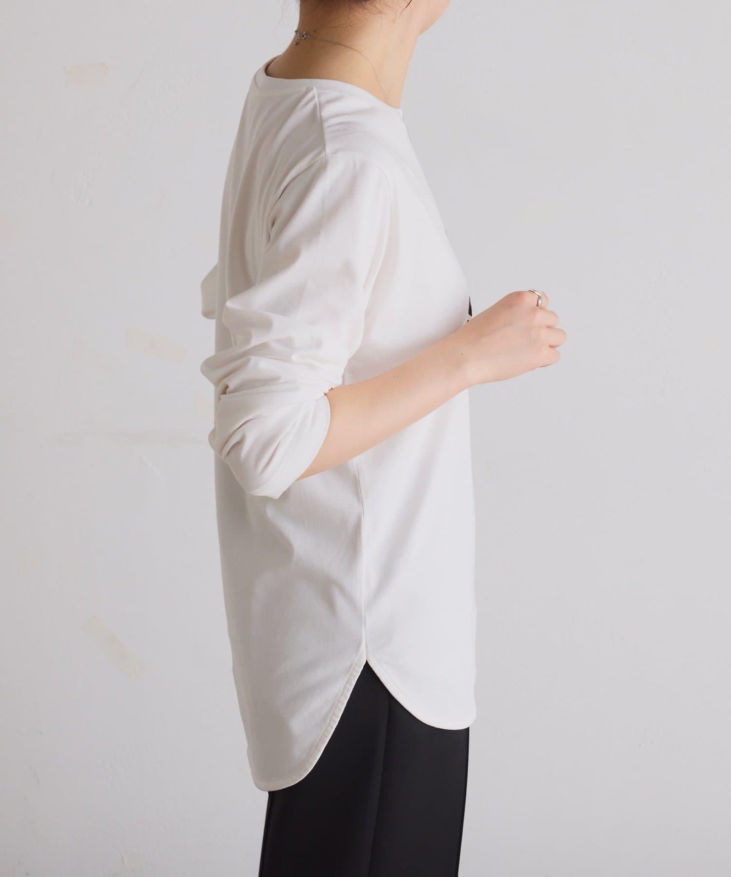 【臀部周圍遮蓋】plus soave標誌長袖T恤