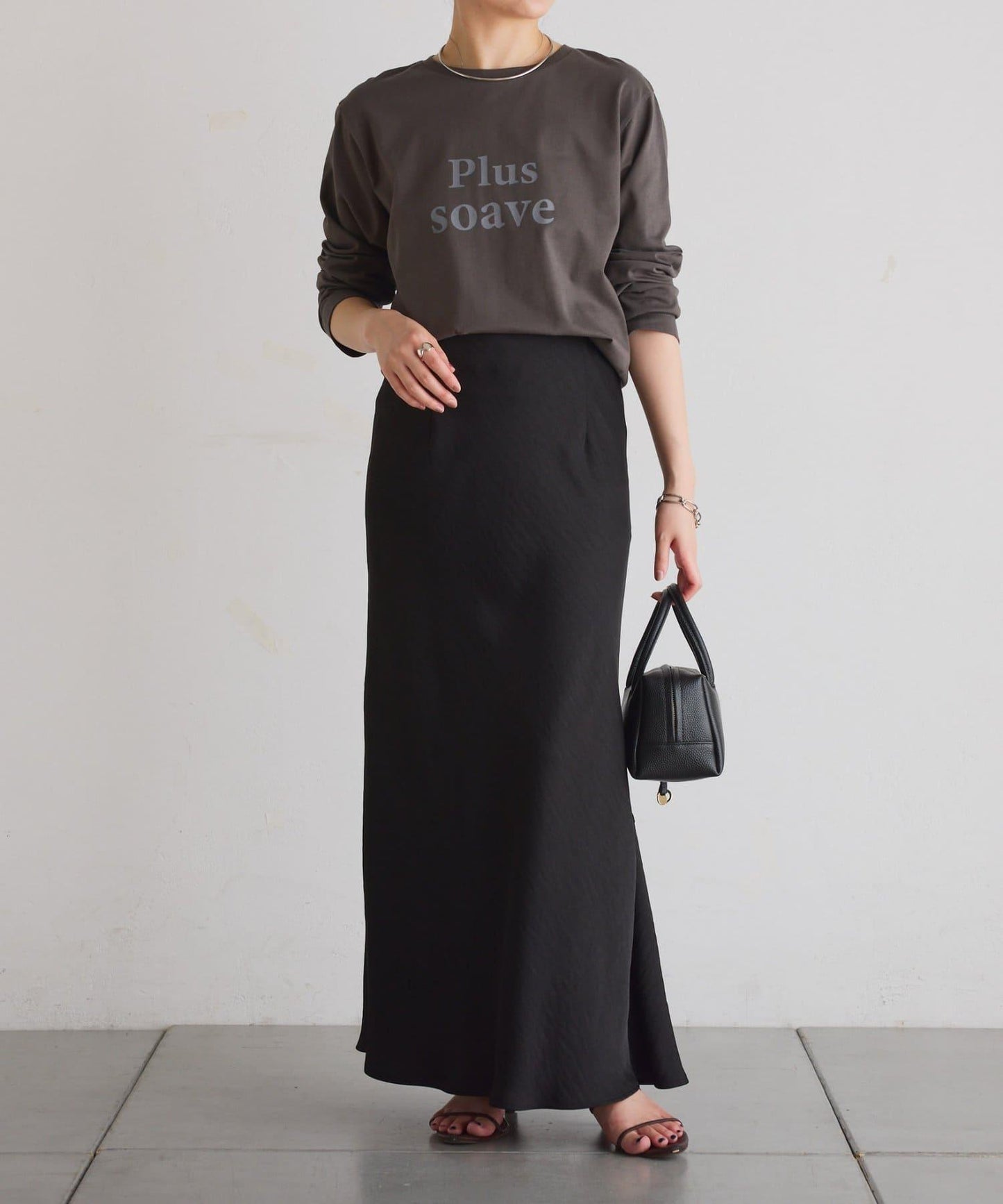 【臀部周圍遮蓋】plus soave標誌長袖T恤