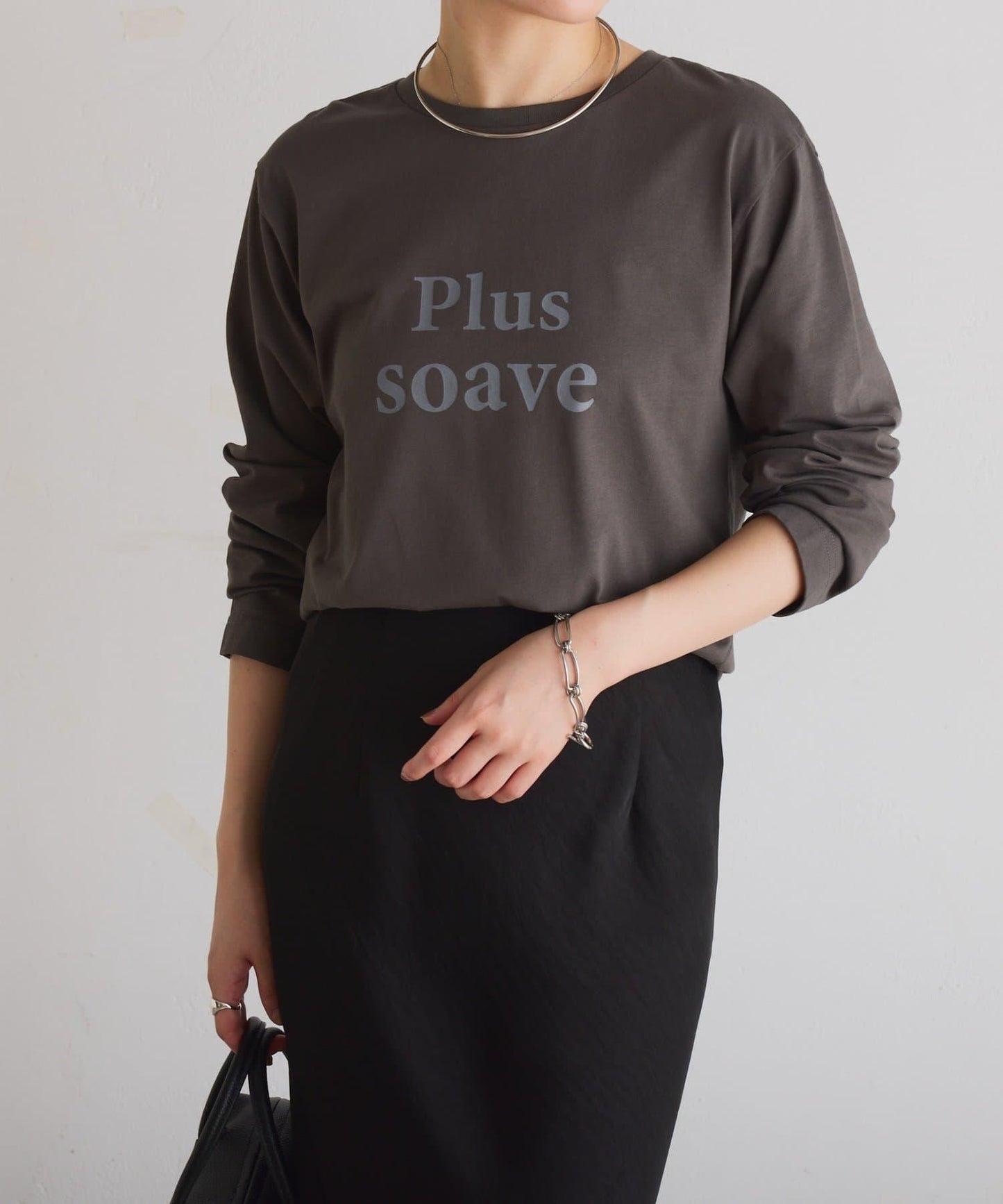 【臀部周圍遮蓋】plus soave標誌長袖T恤