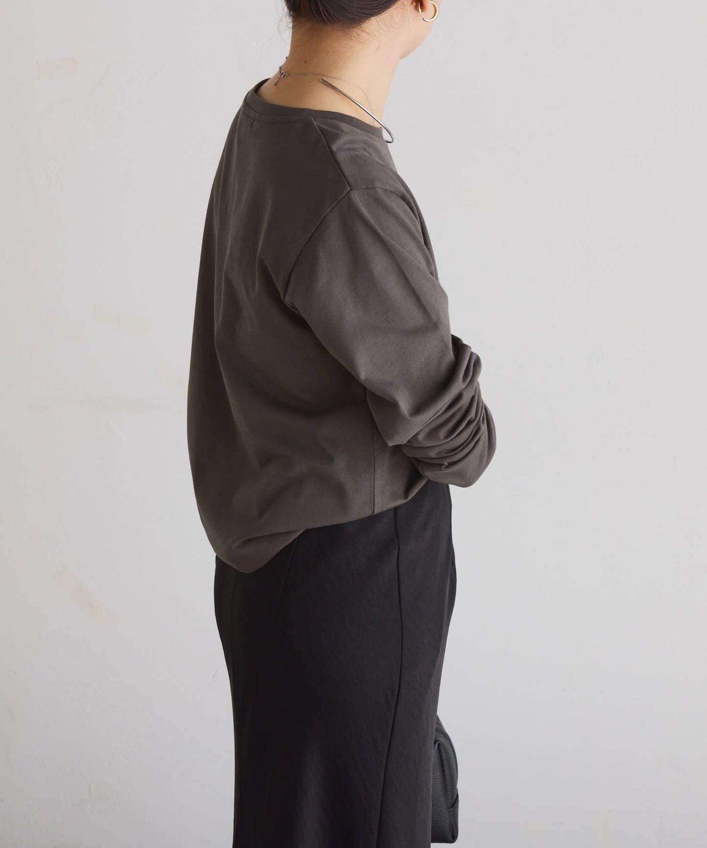 【臀部周圍遮蓋】plus soave標誌長袖T恤