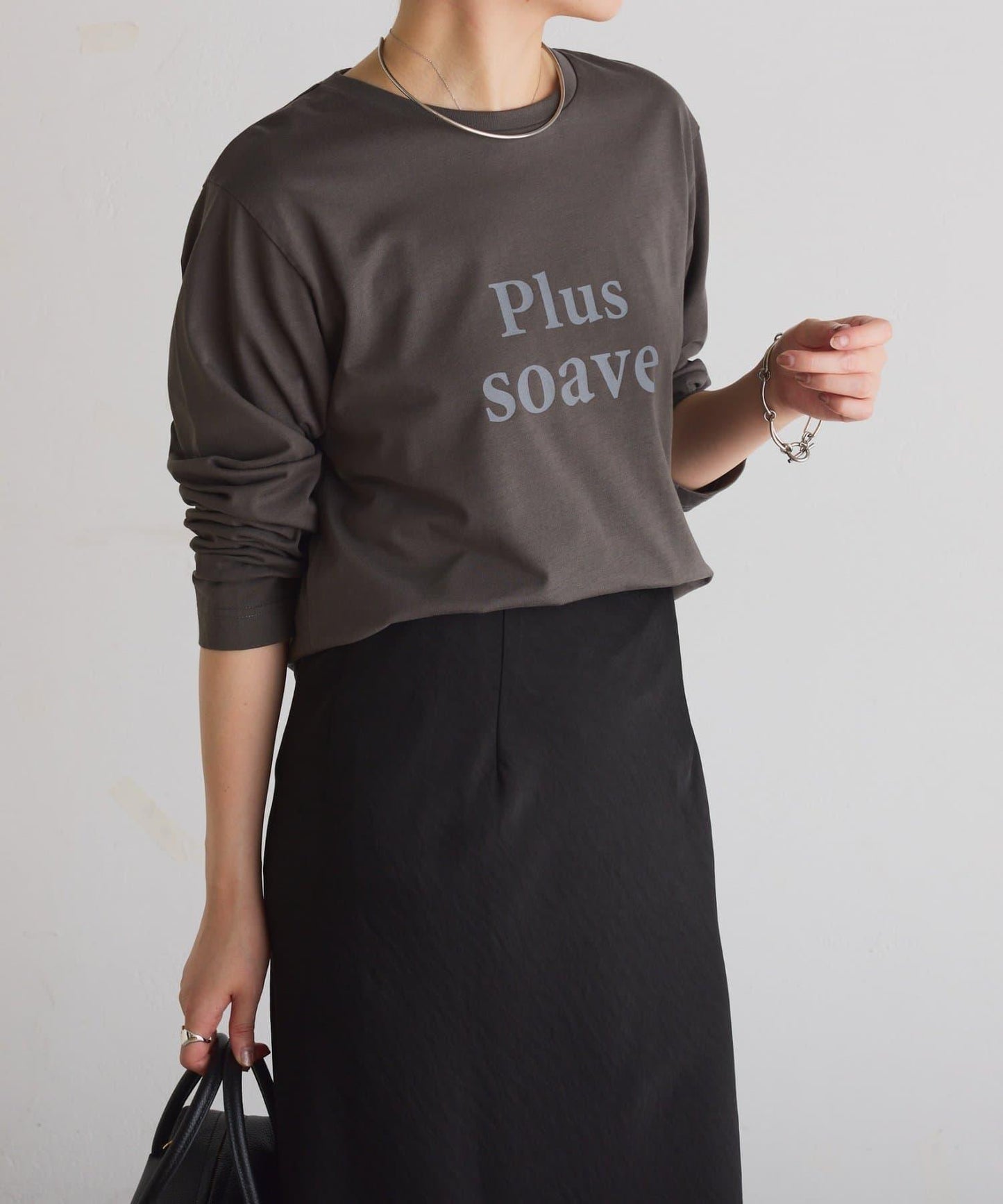 【臀部周圍遮蓋】plus soave標誌長袖T恤