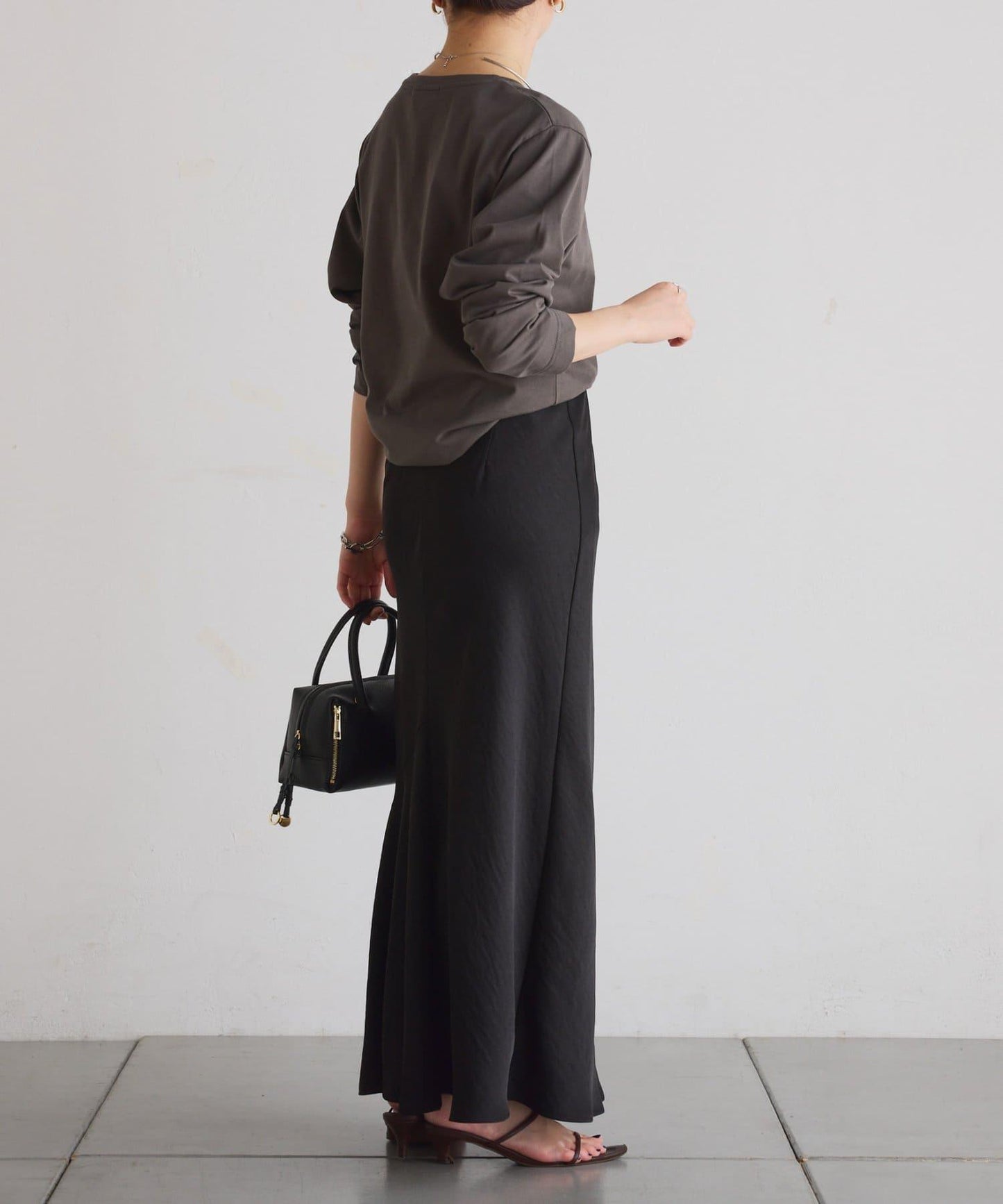 【臀部周圍遮蓋】plus soave標誌長袖T恤