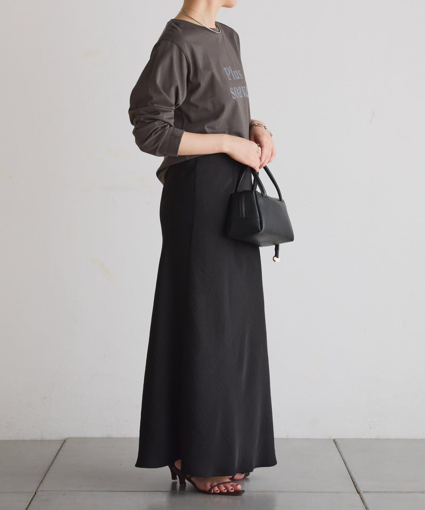 【臀部周圍遮蓋】plus soave標誌長袖T恤