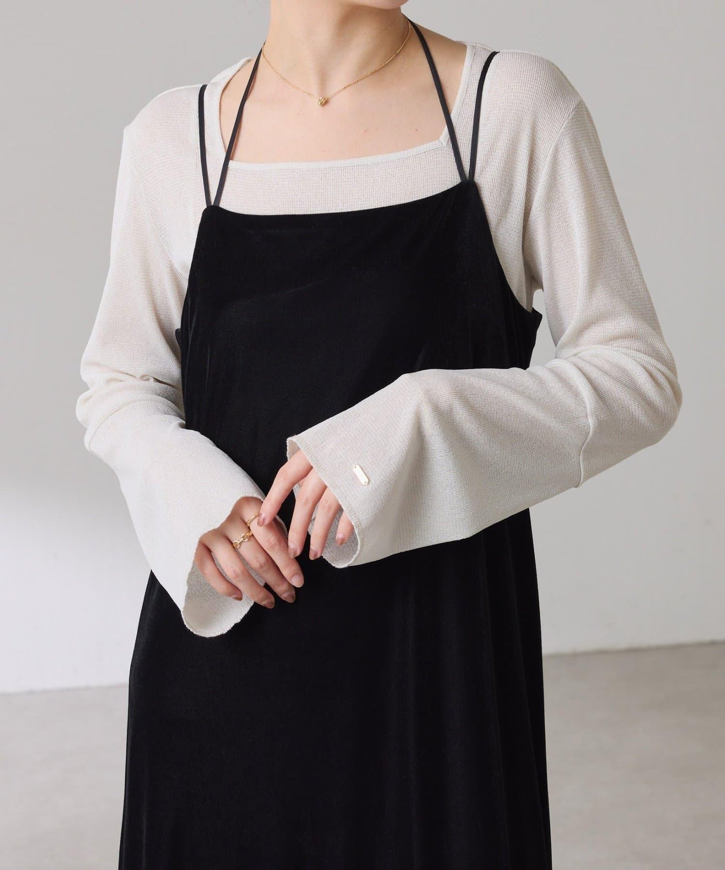 【可作內搭】透視亮絲羅紋方領上衣