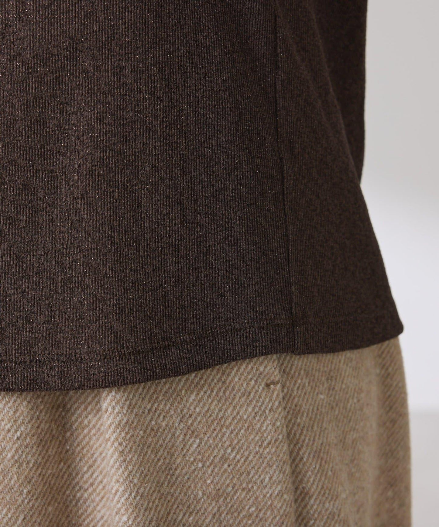 【可作內搭】透視亮絲羅紋方領上衣