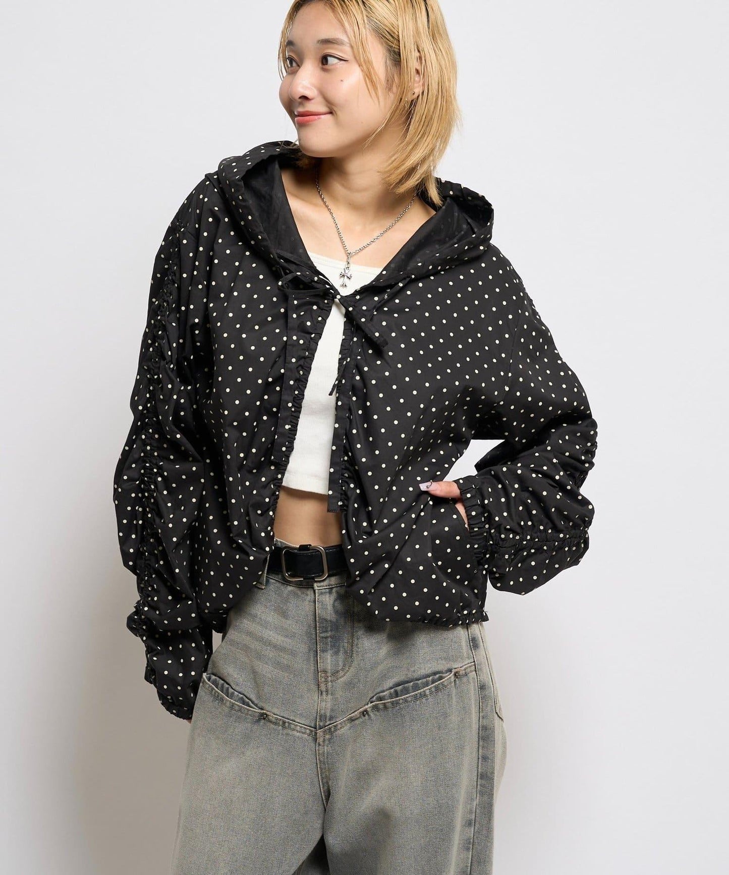 【WHO'S WHO gallery】抽褶連帽襯衫夾克