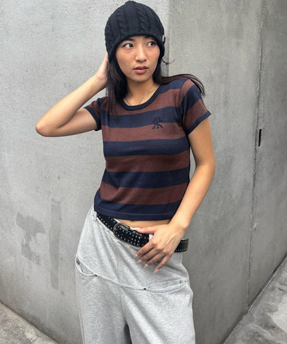 【WHO'S WHO gallery】橄欖球條紋修身針織衫