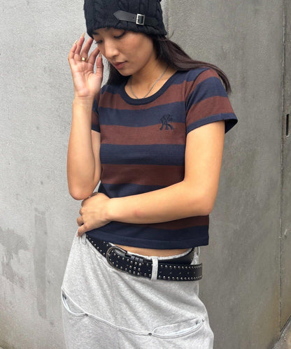 【WHO'S WHO gallery】橄欖球條紋修身針織衫