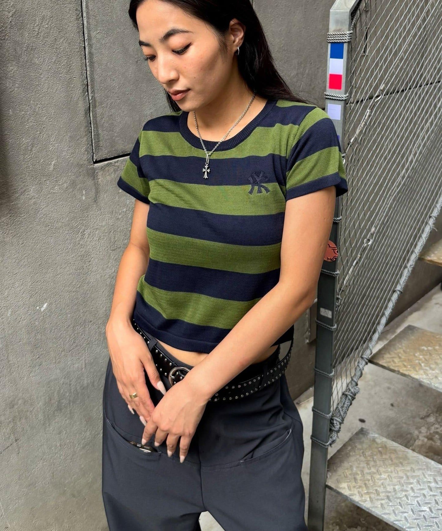 【WHO'S WHO gallery】橄欖球條紋修身針織衫