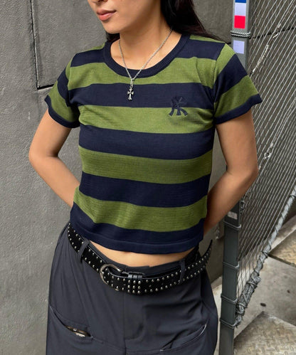 【WHO'S WHO gallery】橄欖球條紋修身針織衫