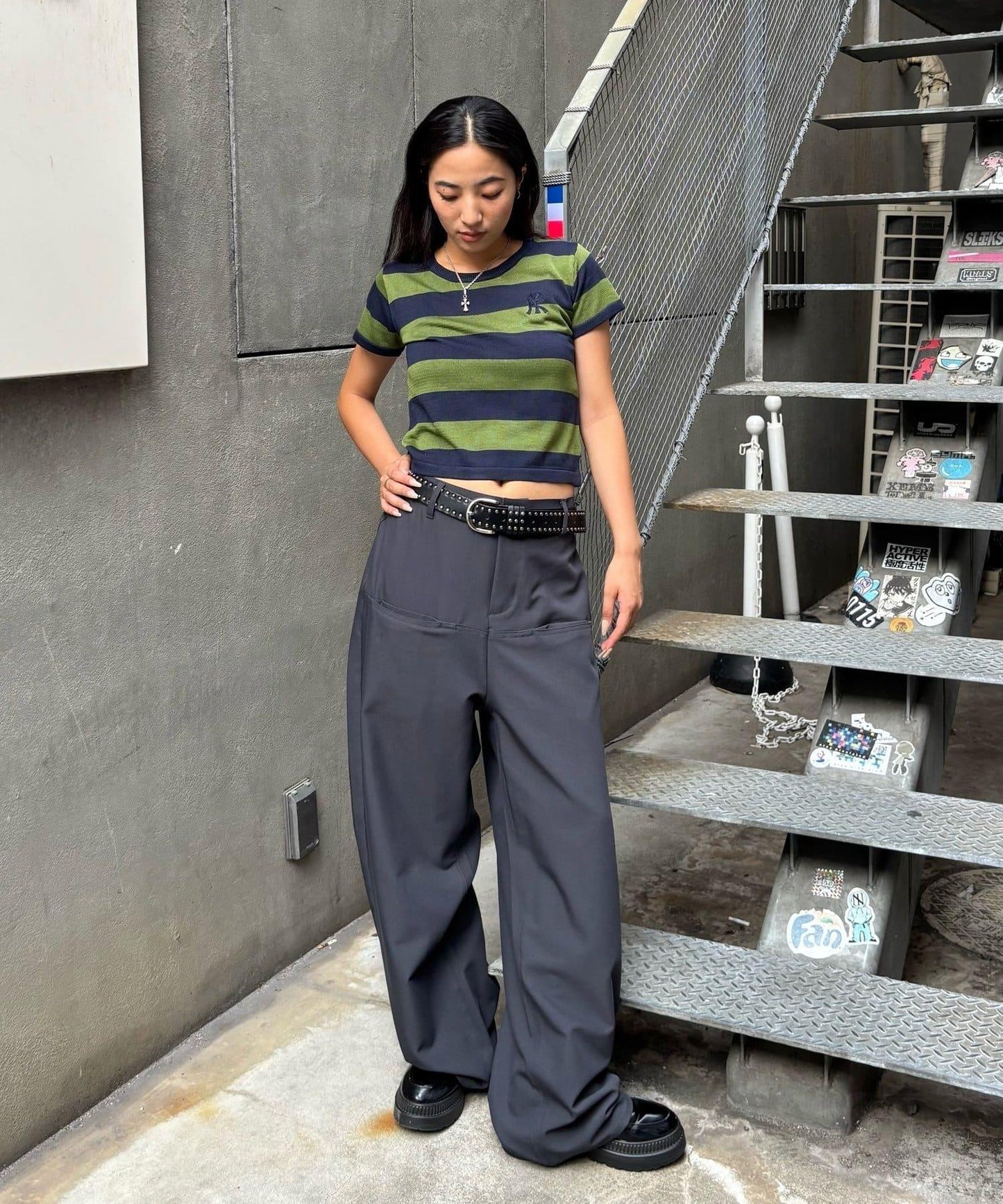 【WHO'S WHO gallery】橄欖球條紋修身針織衫