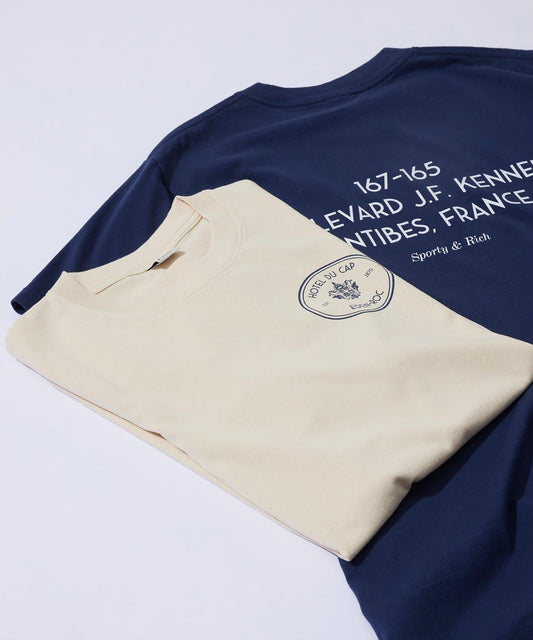 【Sporty&Rich】Kennedy徽章印花T恤