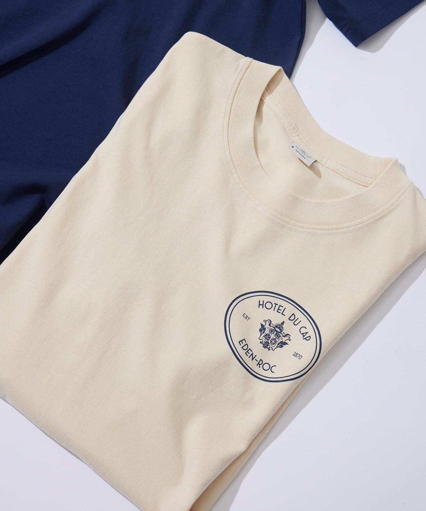 【Sporty&Rich】Kennedy徽章印花T恤