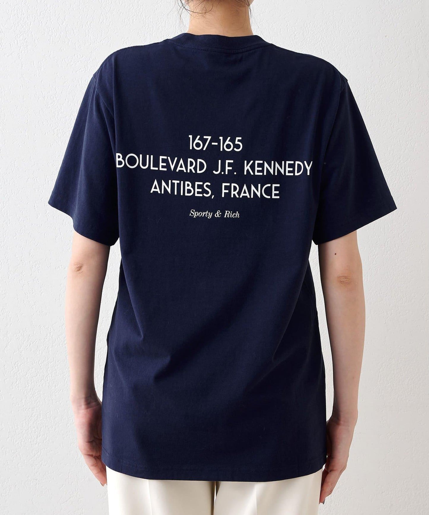 【Sporty&Rich】Kennedy徽章印花T恤